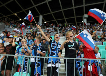 Bo navijaška evforija zajela Slovenijo tudi prihodnje leto, na evropskem nogometnem prvenstvu v Nemčiji? I foto: Aleš Fevžer