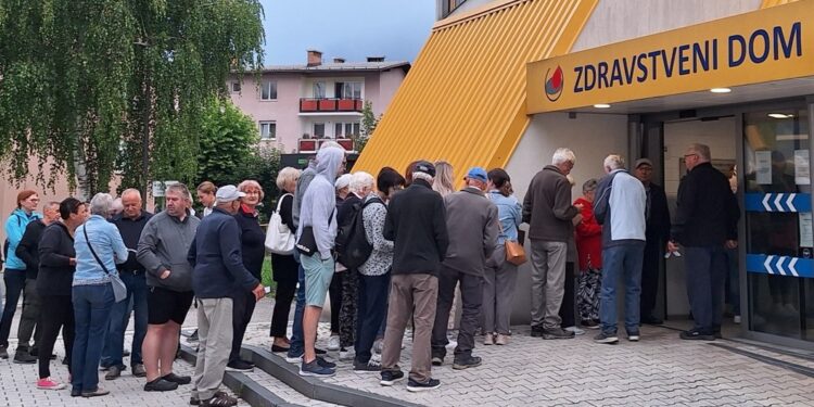 S 1. avgustom lanskega leta je ambulanta družinske medicine v Idriji povečala program.